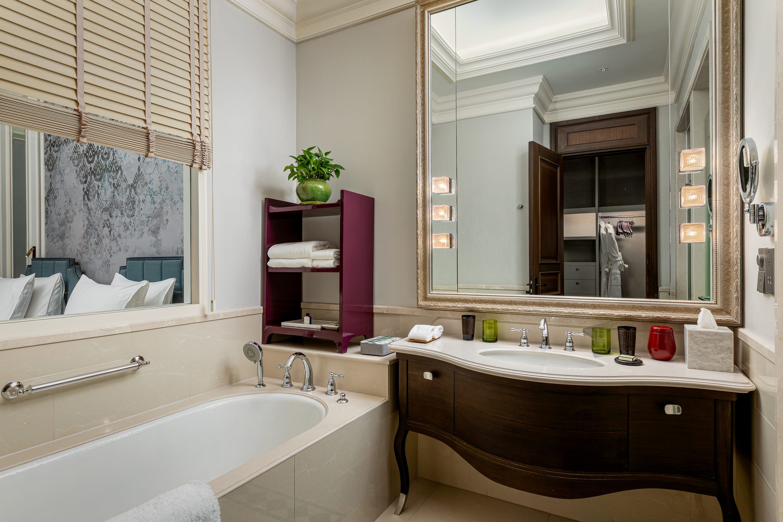 Grand Executive Room — Image 3